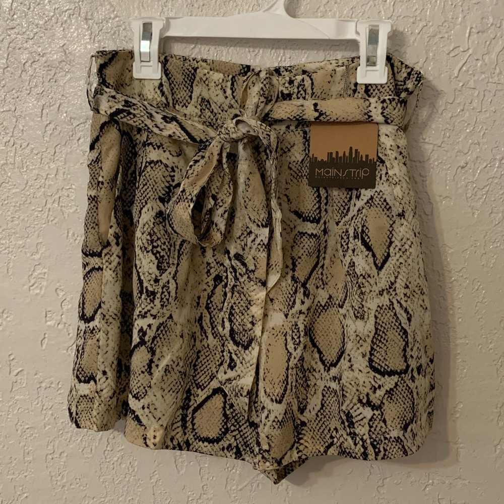 🆕 Snake print tie waist paperbag shorts